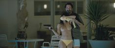 Голая Сэнди Гринвуд в фильме «Профессионал» фото #2