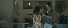 Голая Сэнди Гринвуд в фильме «Профессионал» фото #3