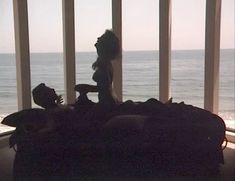 Голая Трэйси Скоггинс в фильме «Гостья из космоса» фото #2