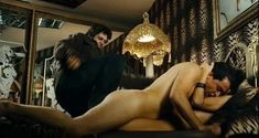 Голая Флора Мартинез в фильме «Любовные песни в клубе Лолиты» фото #13