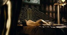 Голая Флора Мартинез в фильме «Любовные песни в клубе Лолиты» фото #17