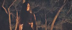 Голая грудь Хилари Суэнк в фильме «Местный» фото #2
