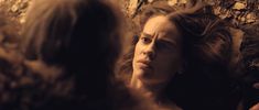 Голая грудь Хилари Суэнк в фильме «Местный» фото #4