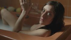 Голая Хлоя Севиньи в сериале «Мимо цели» фото #11