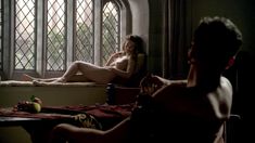 Голая Шарлотта Солт в сериале «Тюдоры» фото #3