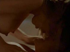 Голая Шерри Роуз в фильме «Дьявол во плоти» фото #4