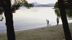 Голая Элизабет Дебики в сериале «Ночной администратор» фото #6