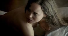 Голая Эллен Пейдж в фильме «В лесу» фото #6