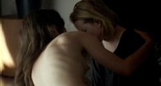 Голая Эллен Пейдж в фильме «В лесу» фото #7
