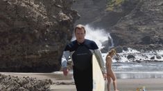 Голая Эмма Леонард в сериале «800 слов» фото #4