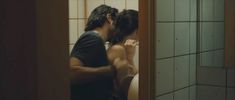 Голая Эммануэль Беар в фильме «Всё начинается с конца» фото #11