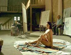 Голая Эммануэль Беар в фильме «Очаровательная проказница» фото #6