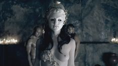 Голая Эрин Каммингс в сериале «Спартак. Кровь и песок» фото #23