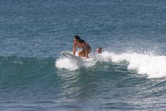 Дженнифер Лоуренс в голубом купальнике на Гавайях фото #5