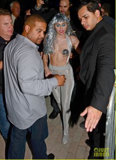 Пошлый наряд Майли Сайрус на вечеринке Art Basel Opening Night фото #1