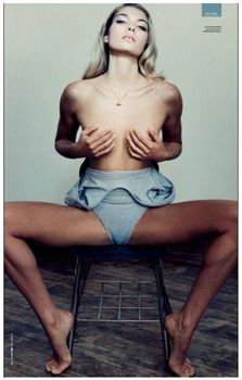 Голая попа Джессики Харт в журнале GQ фото #2