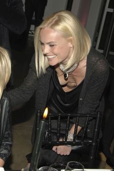 Голая грудь Кейт Босуорт на вечеринке в Нью-Йорке фото #5