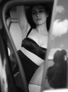Горячая Моника Беллуччи  в журнале Esquire фото #4