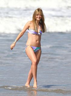 Соблазнительная Миша Бартон в бикини на пляже Малибу фото #8