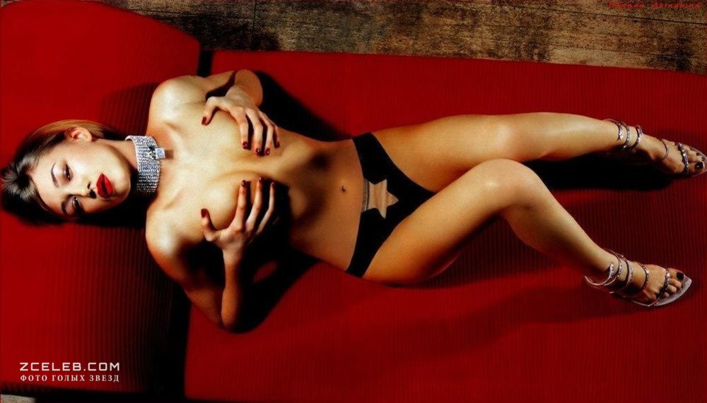 Таңғажайып Реми Лакруа өзінің сексуалды менеджерімен жыныстық қатынас үшін кеңседе күтуде.