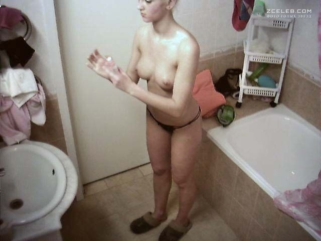 Ерін далабы мен шұлықпен әдемі порно Бай аққұба порно