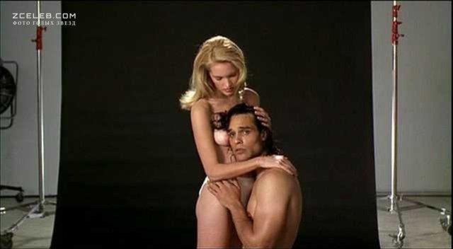 Өте қалың сперматозоидты онлайн көріңіз Ерлі-зайыптылар бір қызды онлайн порно көруге шақырды.