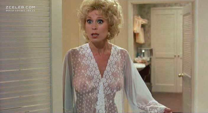 Лесби кисканың бетіне отырды