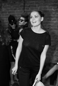 Күйеуі мен әйелі үйдегі орыс жетілген порно Писканың созылуын іздеңіз