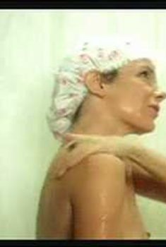 Джилл Клейбёрг засветила сосок в фильме «Начать сначала», 1979