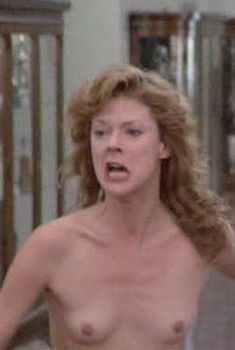 Голая грудь ДжоБет Уильямс в фильме «Учителя», 1984