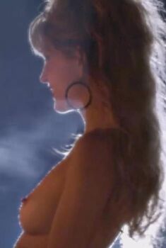 Голая Теган Шорт в сериале «Нас никогда не разлучить. Нерассказанная история INXS», 2014